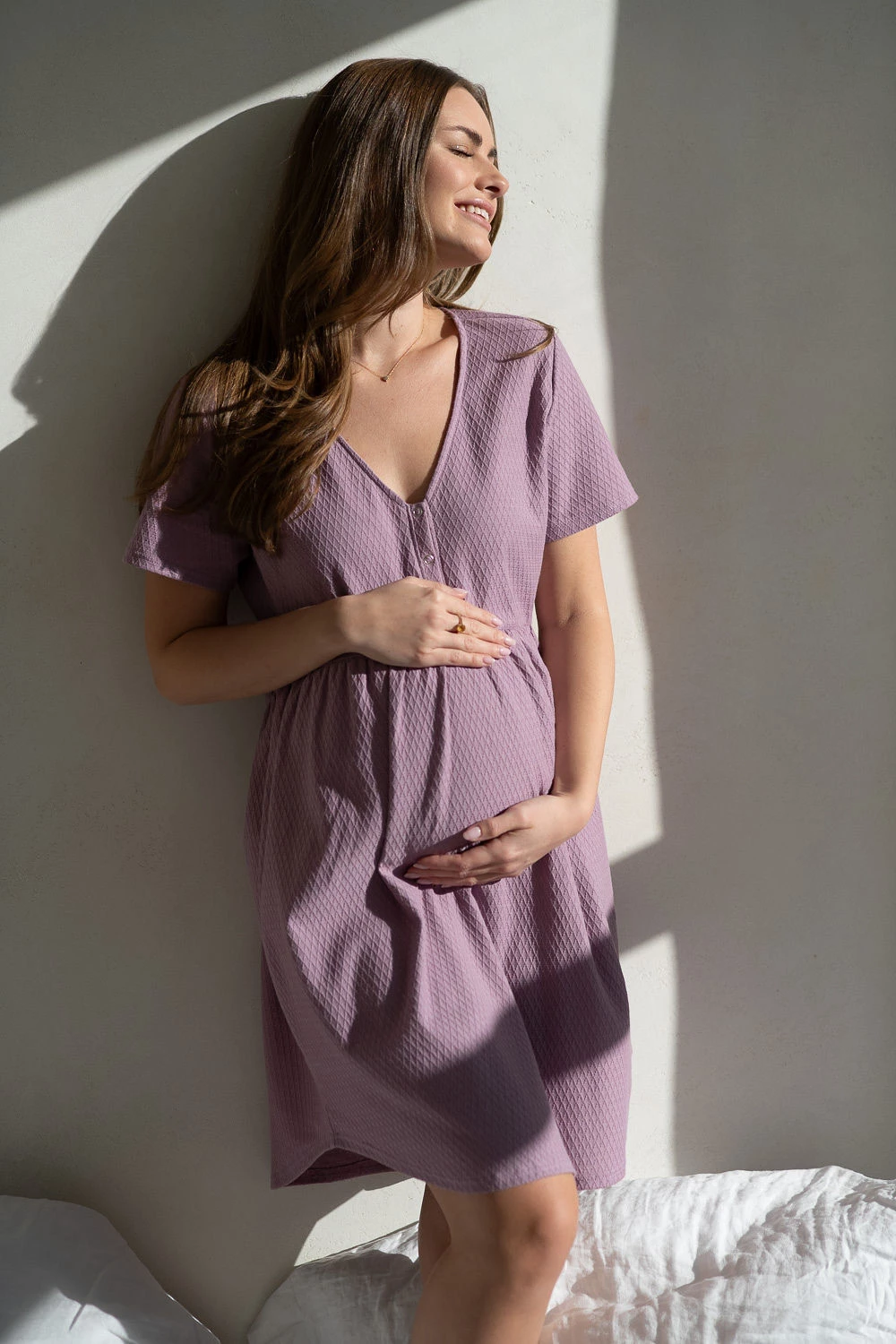 Bawełniana koszula nocna ciążowa do karmienia rozpinana Aurora lawendowa