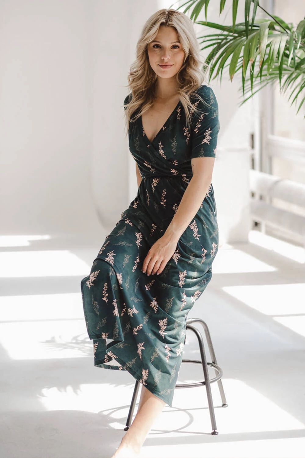 Sukienka ciążowa i do karmienia Two Ways LONG butelkowa zieleń w gałązki