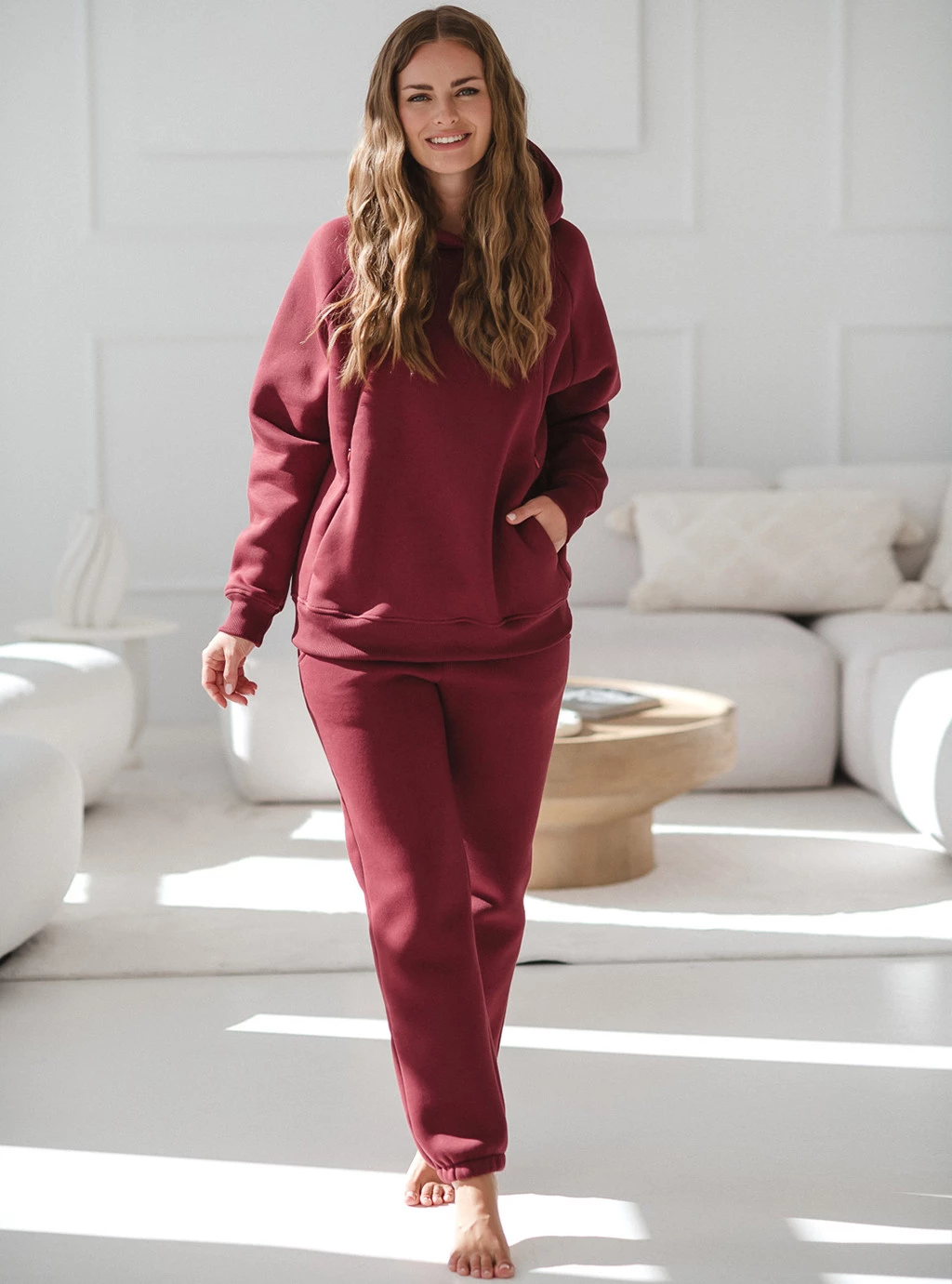 Grube dresowe spodnie ciążowe Motherhood burgundowe