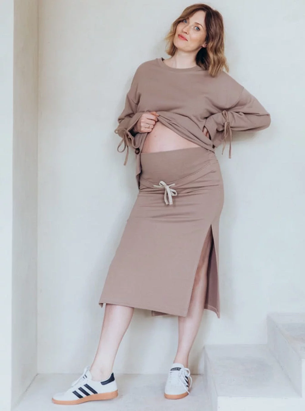 Spódnica ciążowa z rozcięciami kawowa