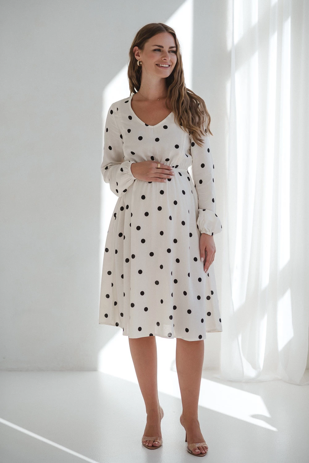 Sukienka ciążowa i do karmienia z lnem Lovely Dress Midi kremowa w grochy