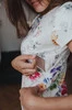 Sukienka do karmienia Milky Dress w kolorowe kwiaty z krótkim rękawem
