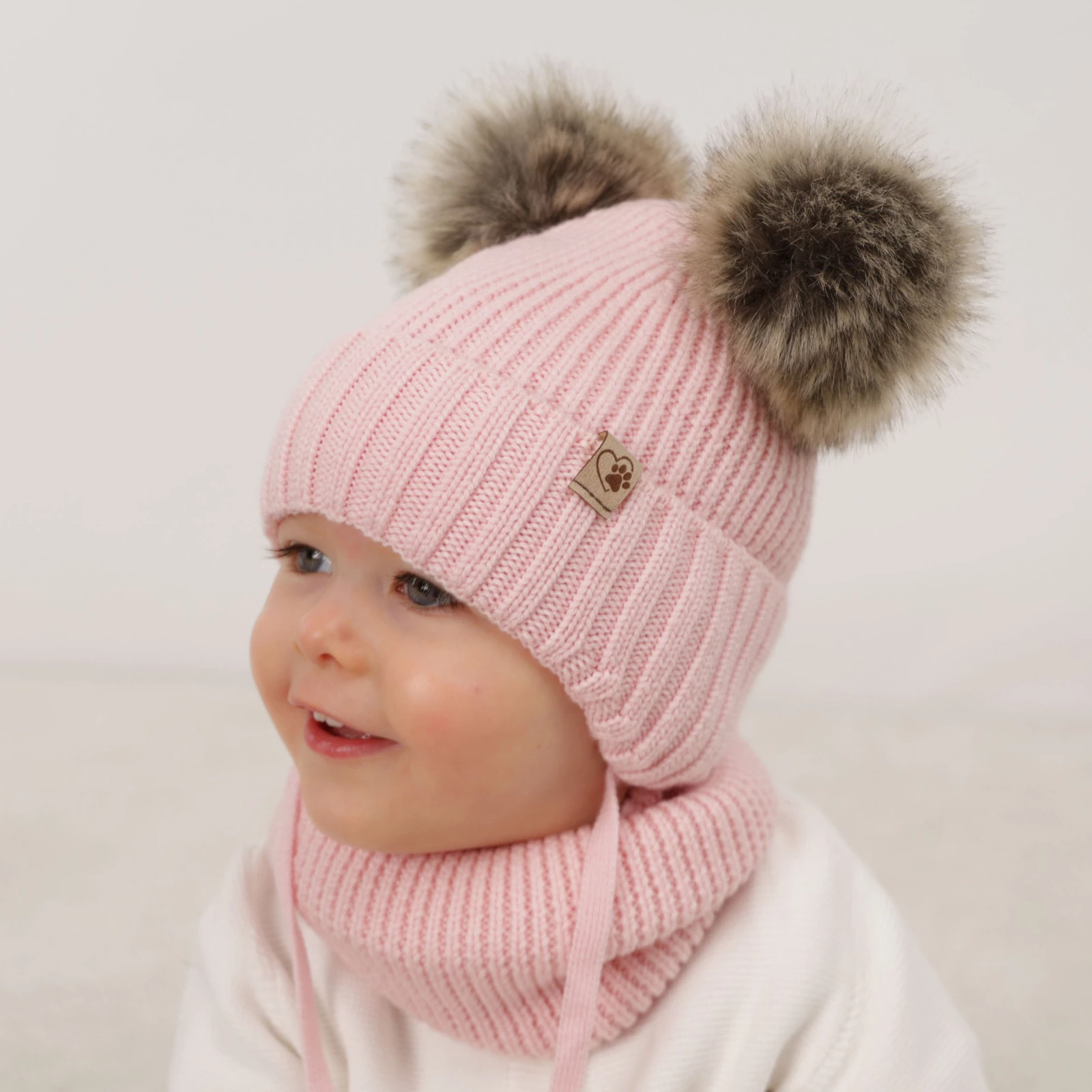Czapka i komin dla dziewczynki zimowy komplet, szary, wiązany, 100% wełniany merino, z dwoma pomponami Silvia