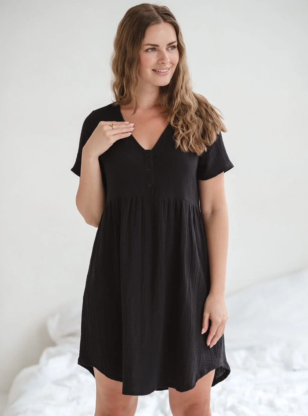 Muślinowa koszula nocna ciążowa do karmienia rozpinana Aurora czarna