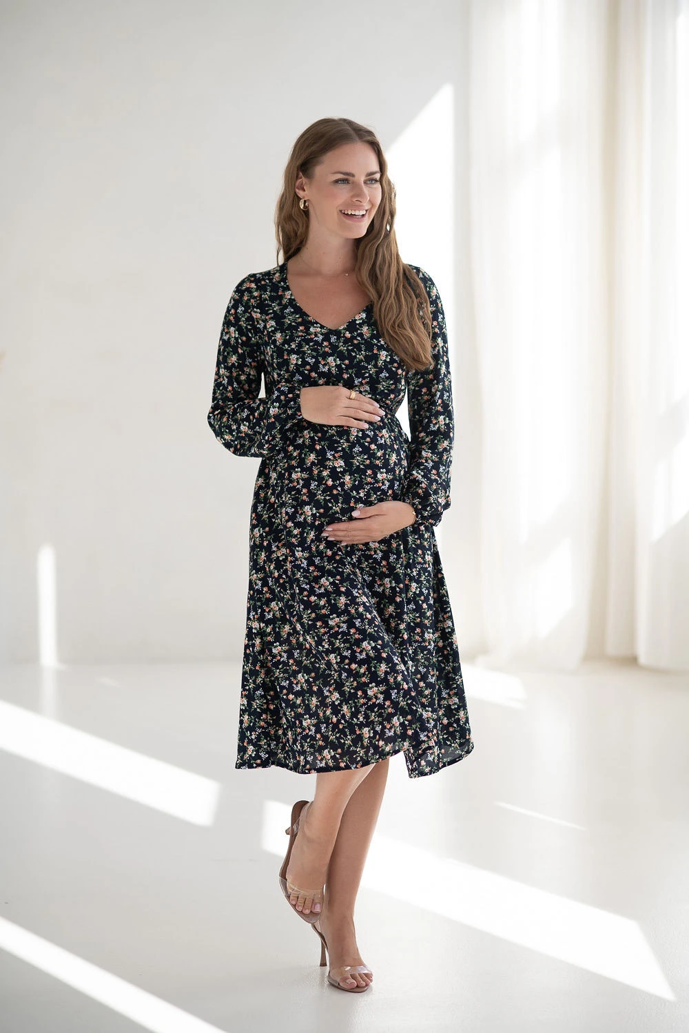 Sukienka ciążowa i do karmienia Lovely Dress Midi rękaw długi granatowa w kwiatki