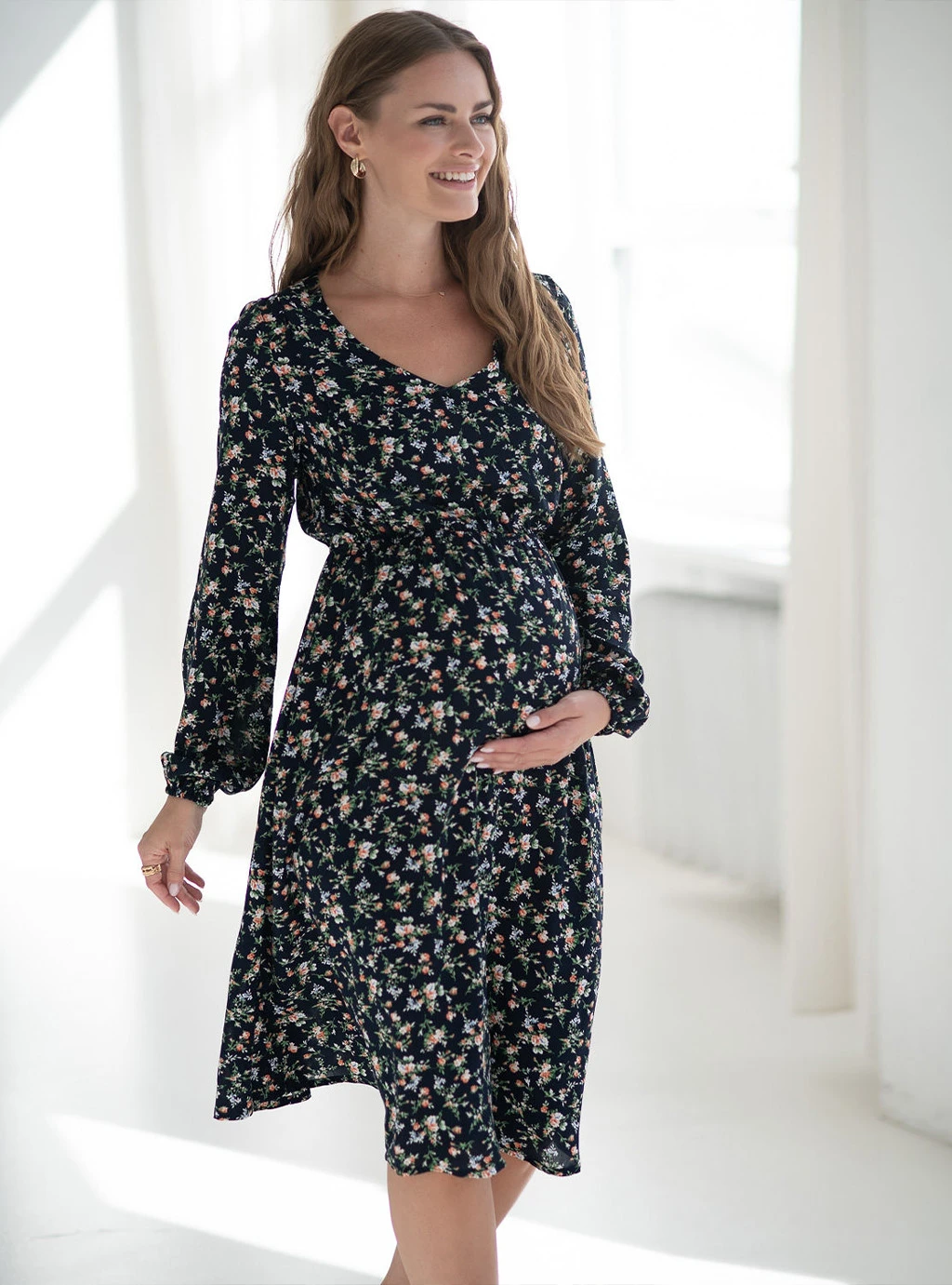 Sukienka ciążowa i do karmienia Lovely Dress Midi rękaw długi granatowa w kwiatki