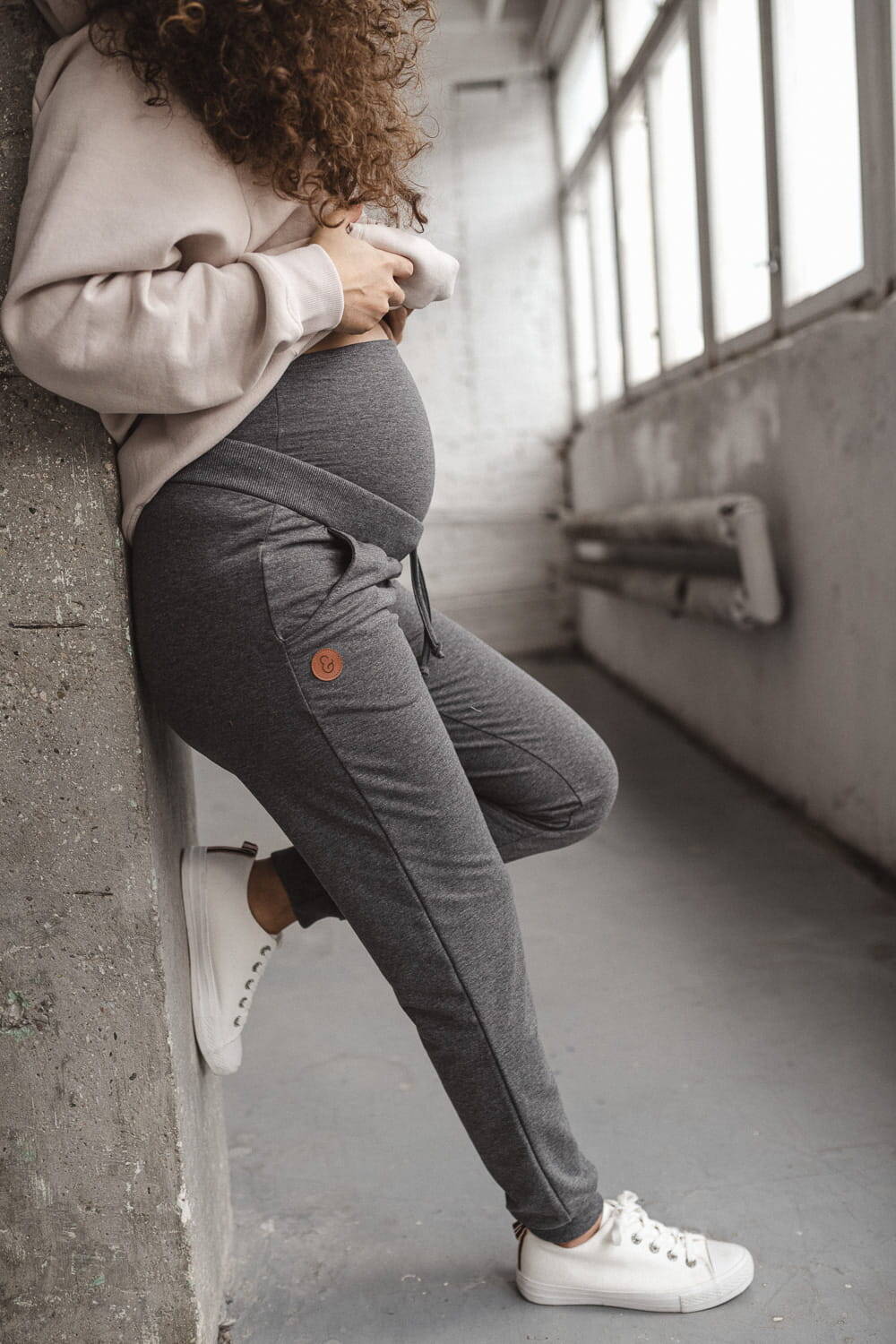 Ciążowe spodnie dresowe ciemny szary melanż